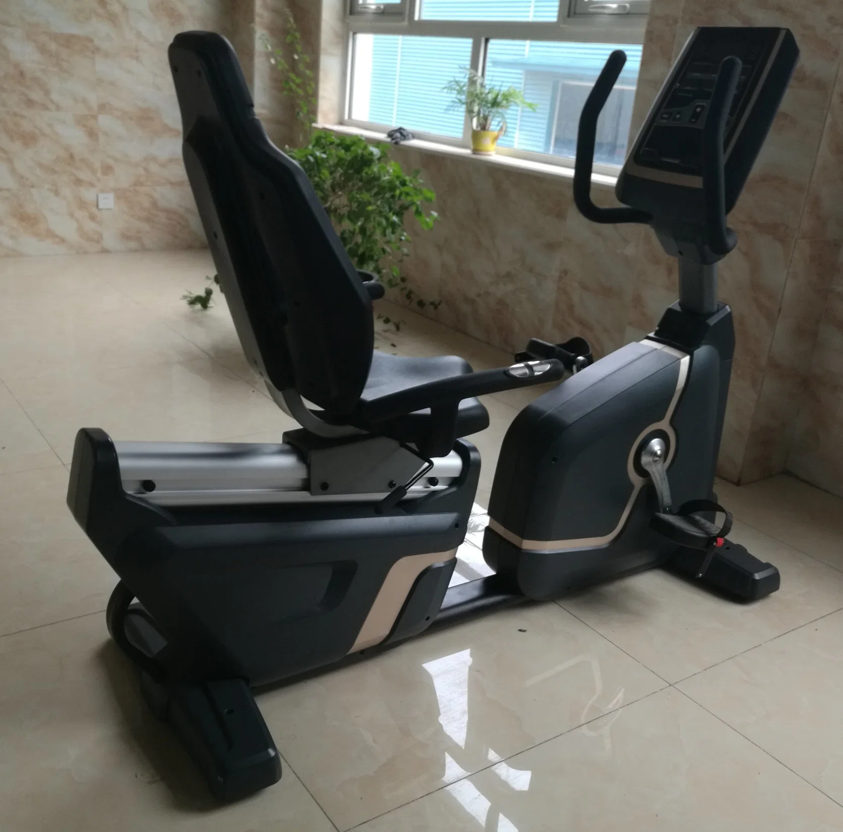 2023 Self Generating Power Commercial Upright Bike with Max Load 180kg (SK-B010)