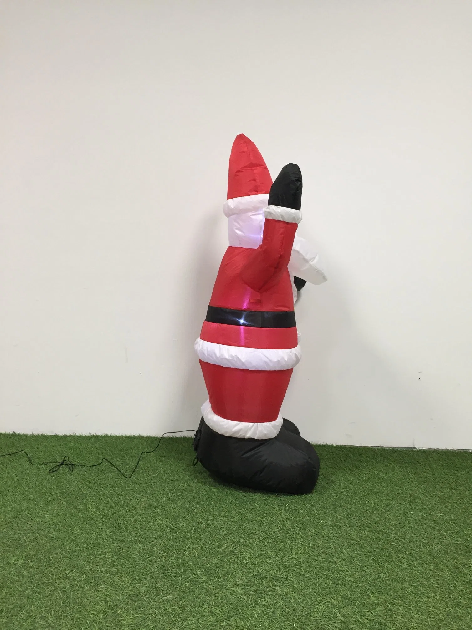 Wholesale/Supplier Factory 4 Feet Inflatable Christmas LED Santa Clausoutdoor Decoration