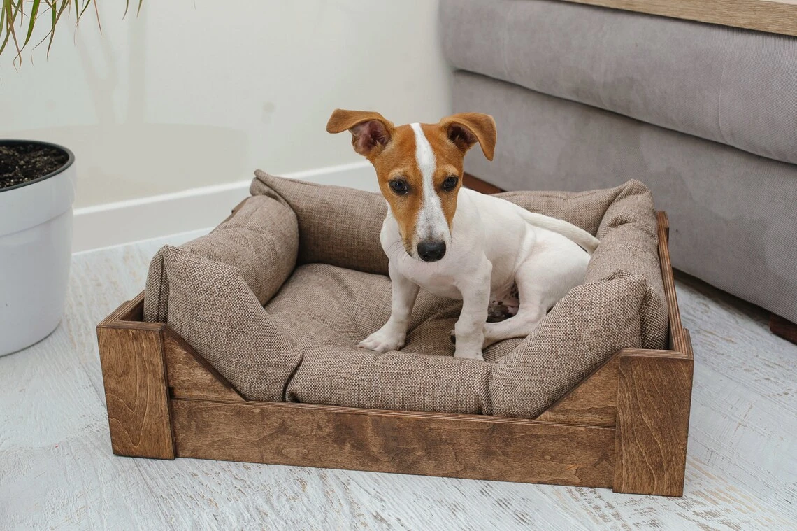 Handgemachtes Hunde- oder Katzenbett aus Holz mit abnehmbarer Matratze Von 3