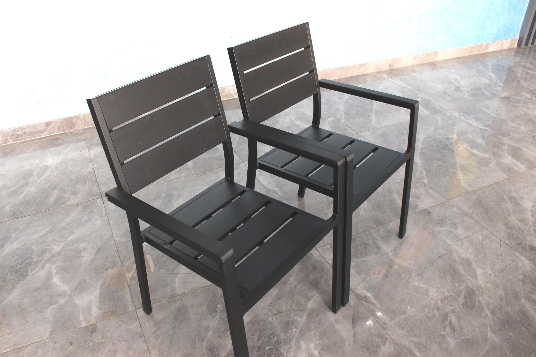Outdoor Furniture Wood 4 Chairs Plastic Wood Dining Table Chairs Set
