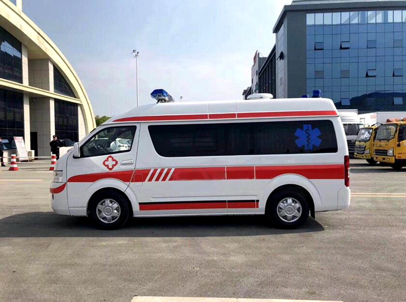 Ambulance de surveillance en unité de soins intensifs Isuzu 4X4 mobile, moteur diesel, ambulance à pression négative en stock