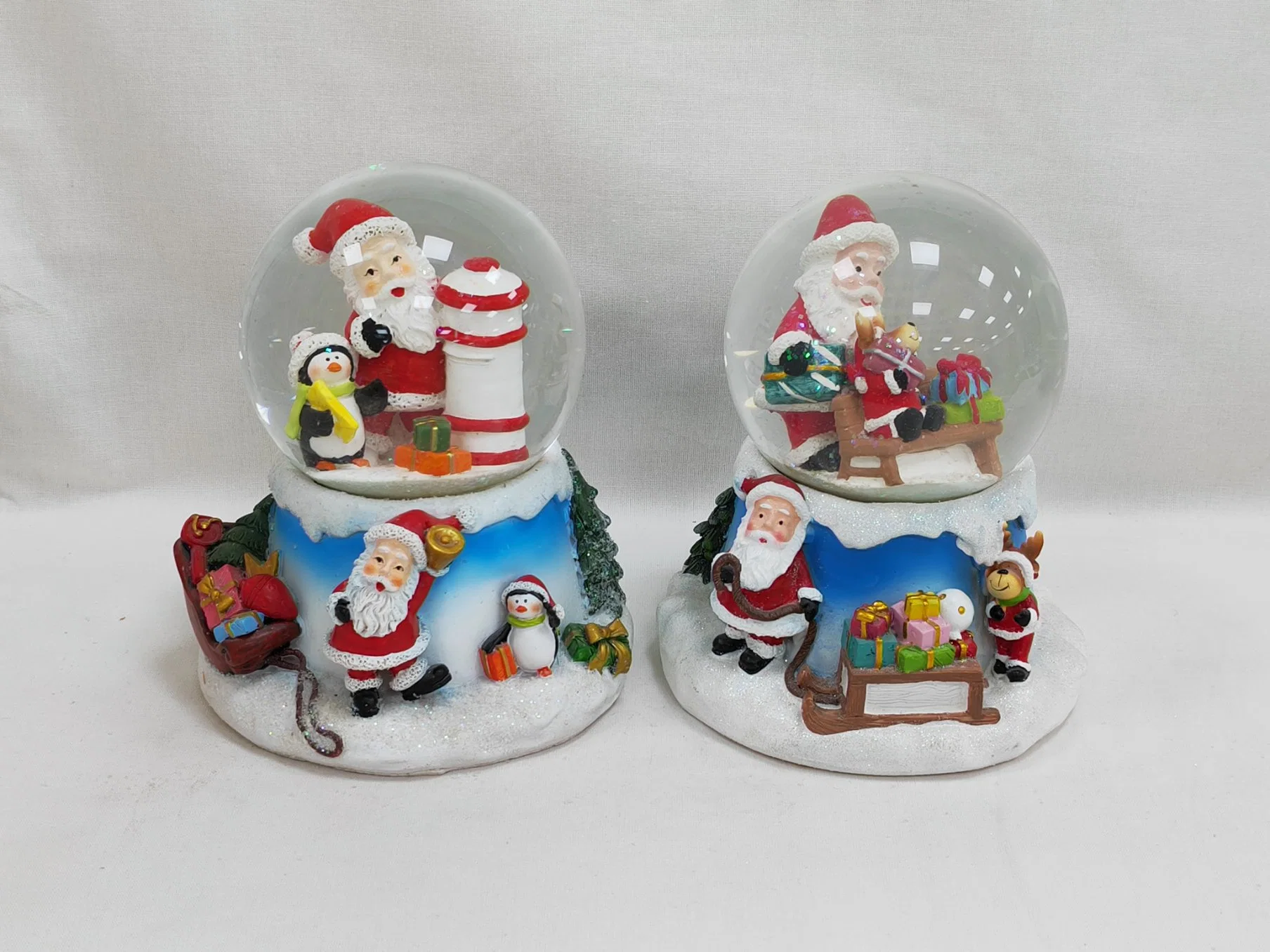 Customized Christmas Water Snow Globe with Inner Sculpture