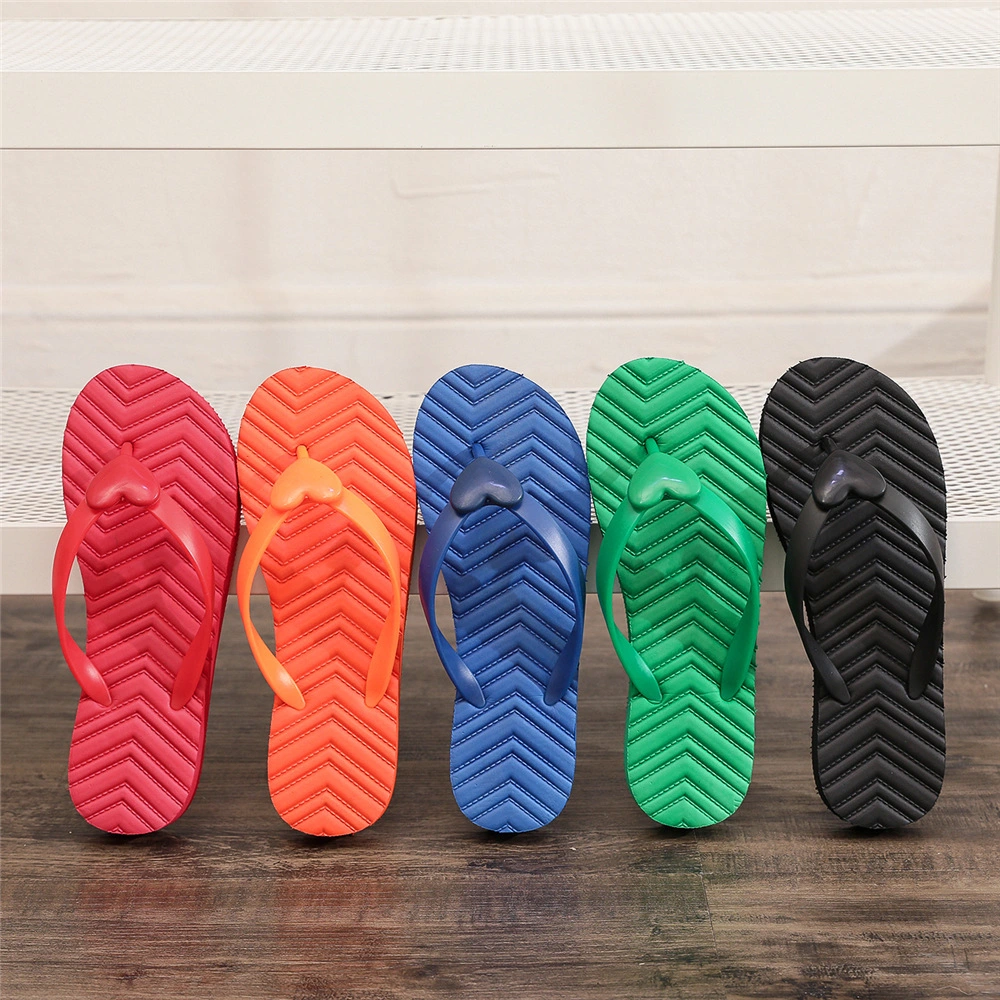 2024 Новые женские пляжные туфли в новом стиле Сандалии на открытом воздухе Инс Мода сердце EVA Thong Flip-Flops для женщин