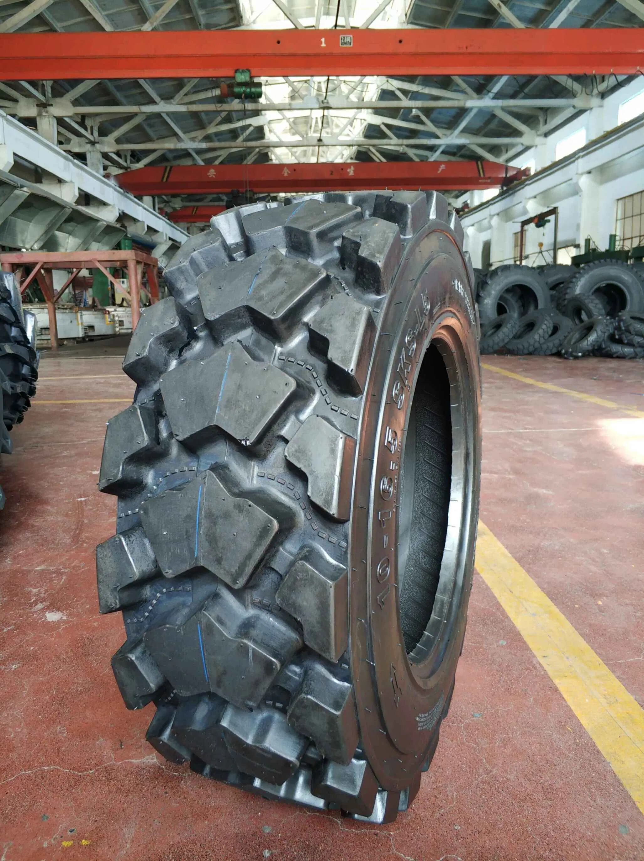 Skid Steer Sks-3 L-2 Pattern Industrial Tubeless Tyre (10-16.5)