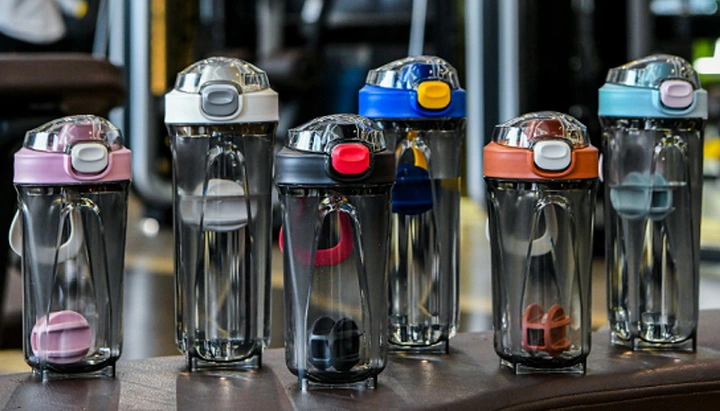 500 ml 650 ml Shaker de protéines plastique sans BPA biberon Gym Shaker Tasse logo personnalisé Sport bouteille d'eau Protien Shaker
