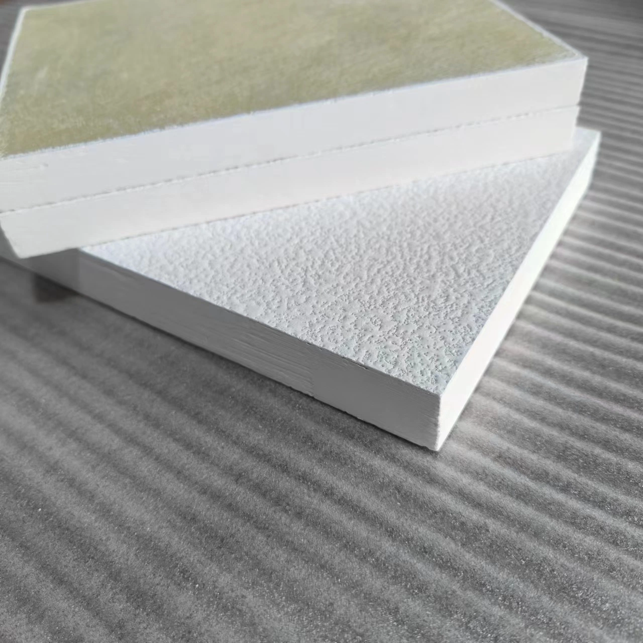 Factory Supply Lower Price Fiberglass Absorption Ceiling Tiles