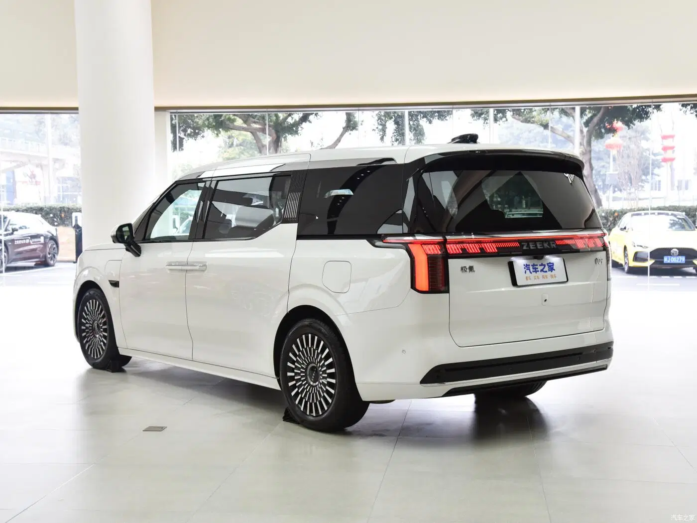 009 MPV in Stock Medium-Large Family/Work Use Comfortable Electric Car Hot Selling