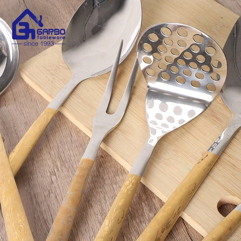 Louche de cuisson en acier inoxydable de haute qualité avec décoration dorée poignée pour usage de la cuisine la cuisine avec l'outil de prix de gros