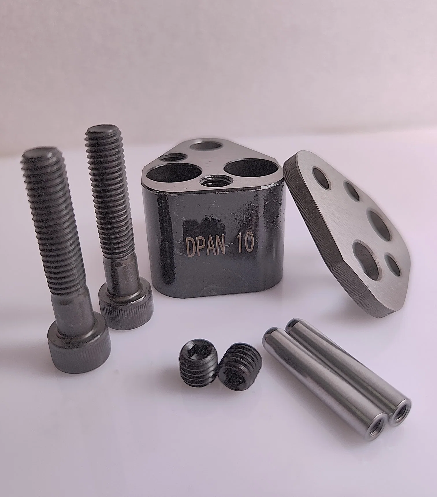 OEM Standard Retainer Precision Machining Parts DIN Round Headed Punch Retainers