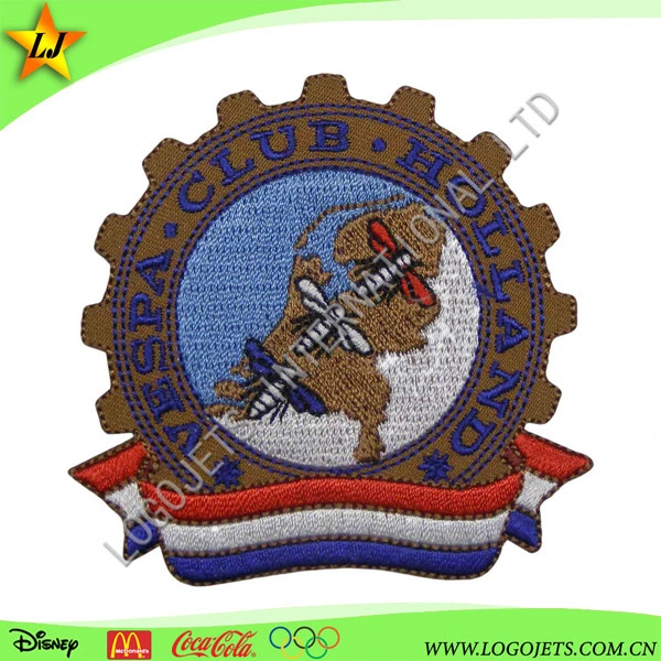 China Manufacturer Hot-Selling 3D Effect Beautiful Design Clothing Embroidery Patch