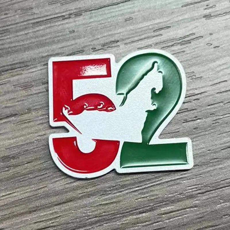 2023 New Product VIP UAE 52 National Day Metal Lapel Pins Badges Asny 52 UAE Scarf Embroidered Gifts Mobile Phone Sticker