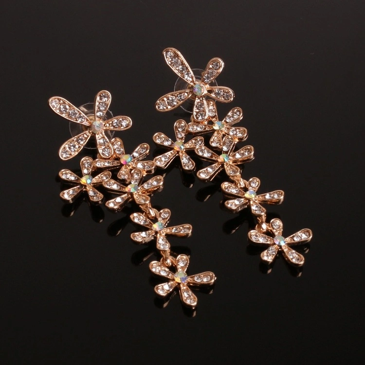 Modeschmuck fünf-Blütenblatt Blume Ohrstecker mit Diamanten