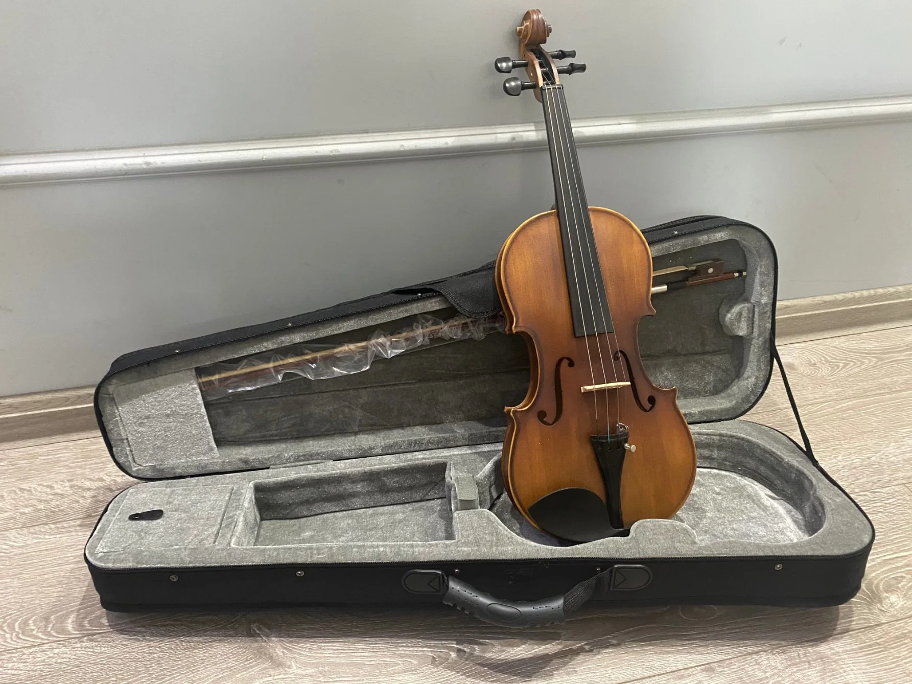 Wholesale/Supplier Solidwood Violin Outfit (GV204)