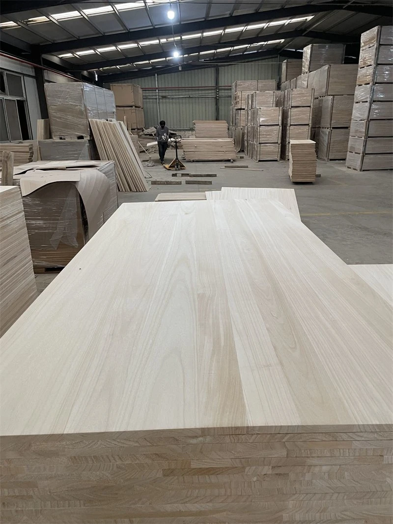 Wholesale/Supplier Pine Edged Wooden Board Timber / Solid Board Industrial Wood for Construction