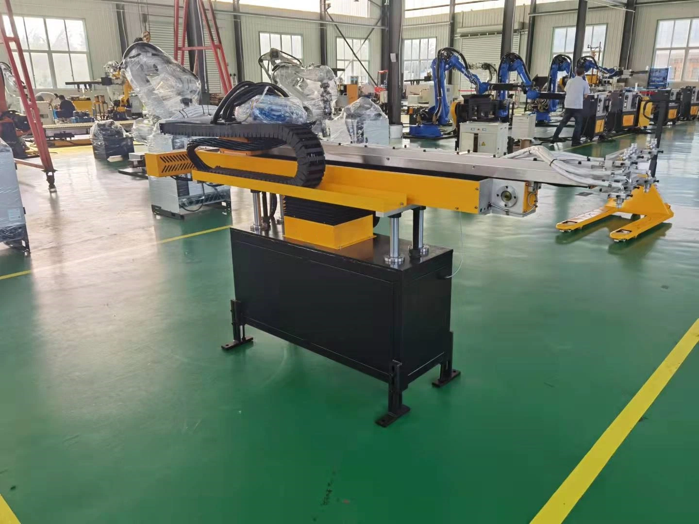 Graphite Spraying Station + Forging Industrial Robot + Automatic Feeder