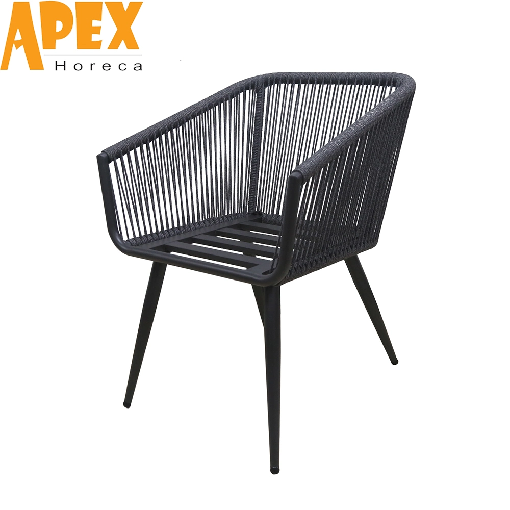 Chaise de salle à manger confortable avec accoudoirs en aluminium pour jardin extérieur.