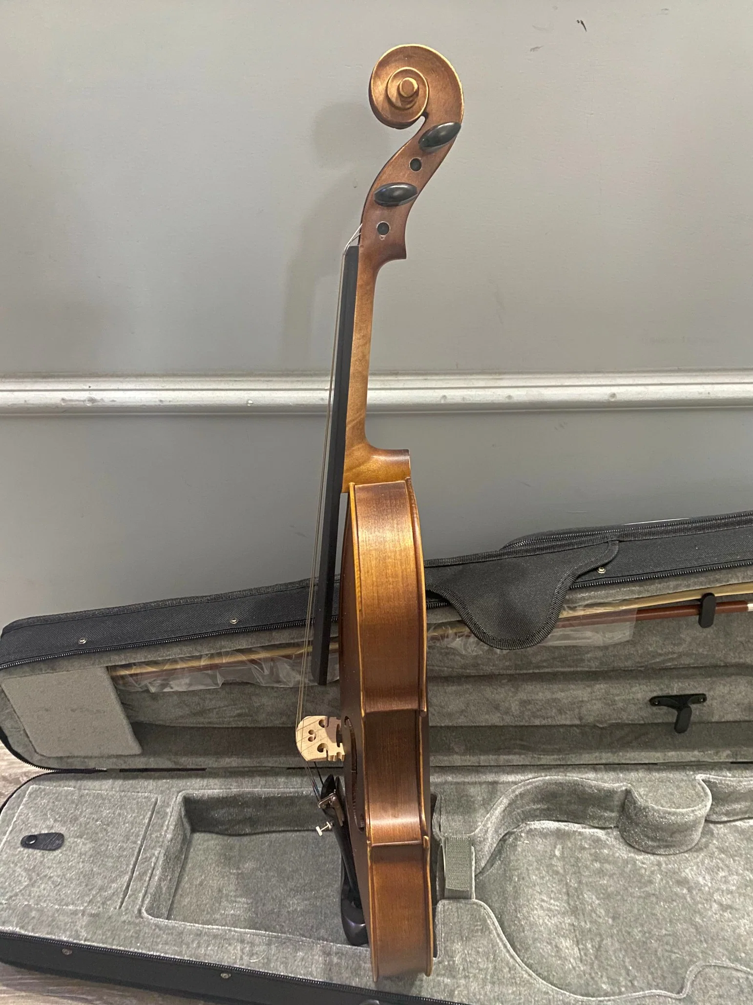 Wholesale/Supplier Solidwood Violin Outfit (GV204)