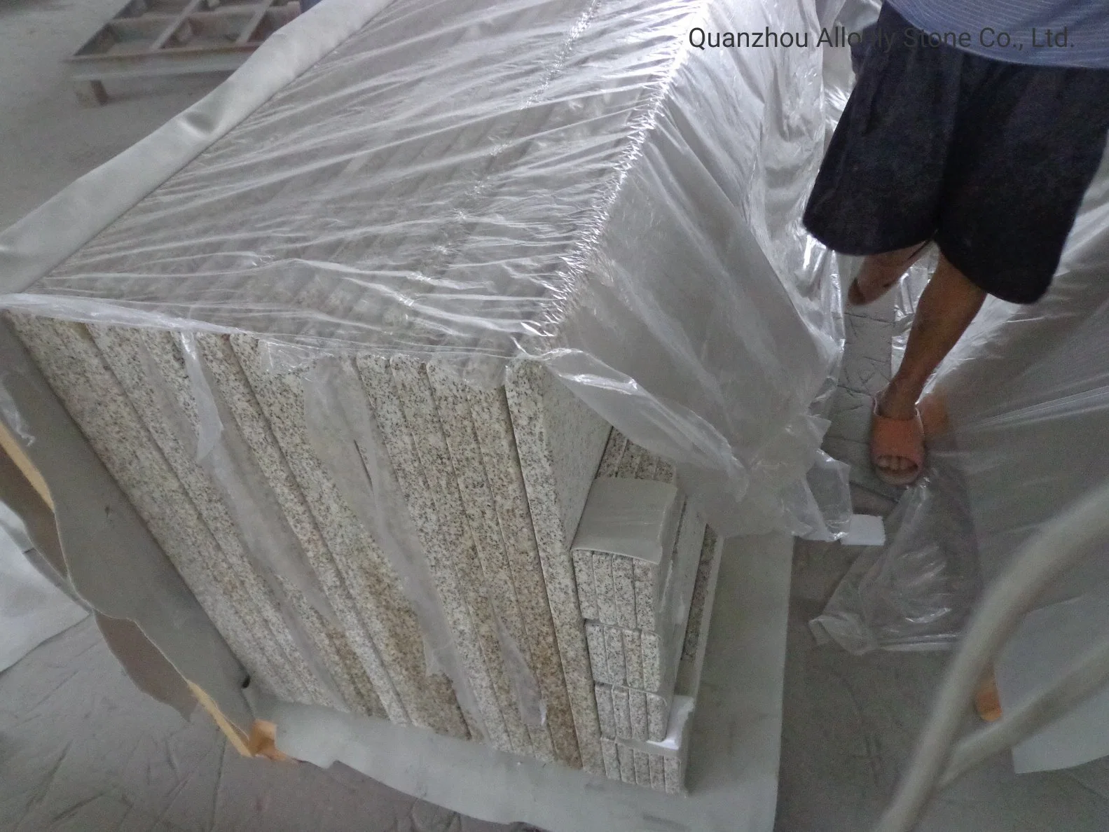 Prefab Stone Benchtop Nanjo White Golden Granite Counter Top