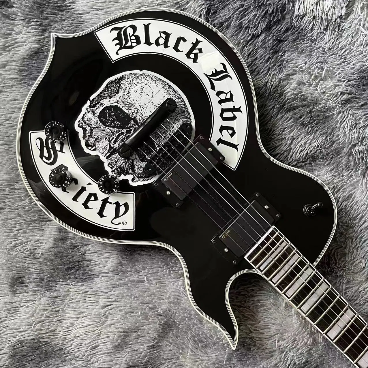 Custom Skull Print Rosewood Fingerboard Guitarra eléctrica con hardware negro