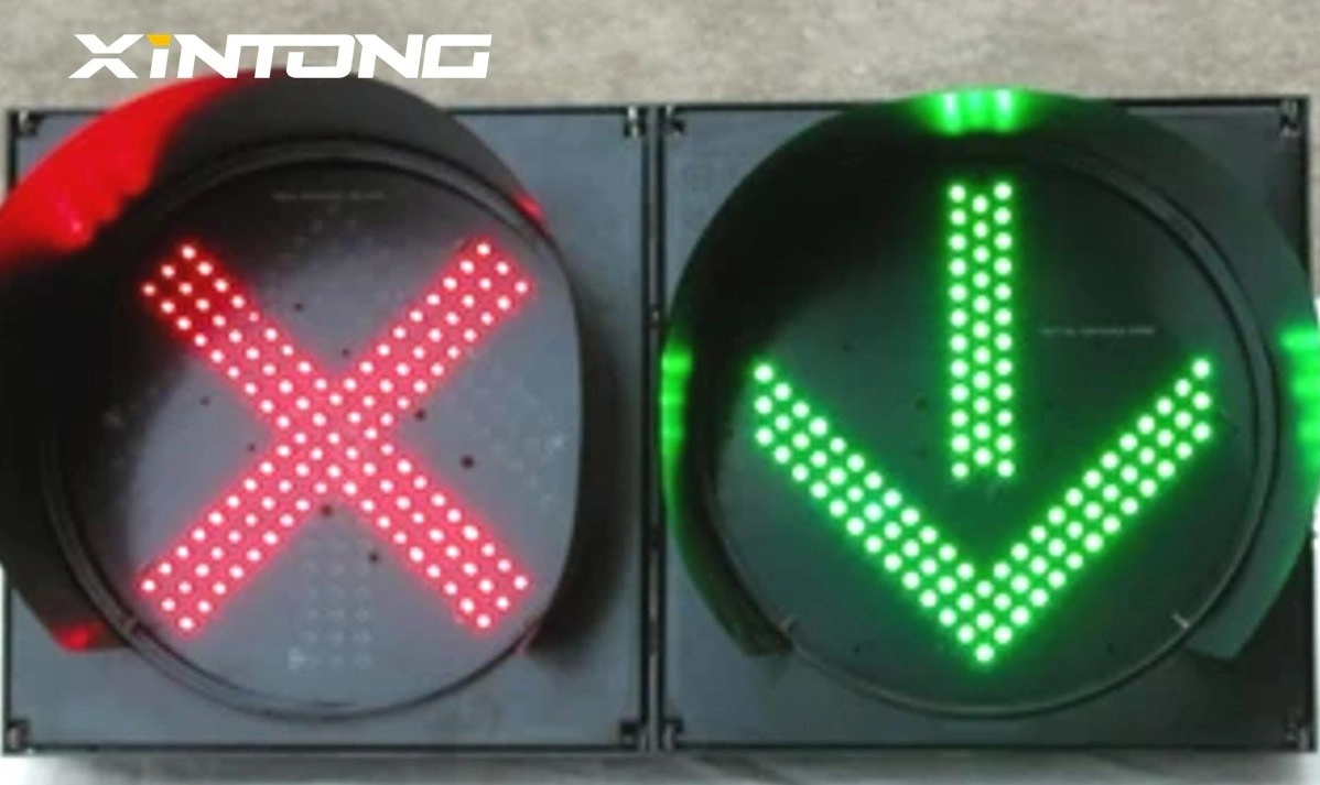 Vehicle Xintong by Carton 200mm Solar LED Traffic Signal Light