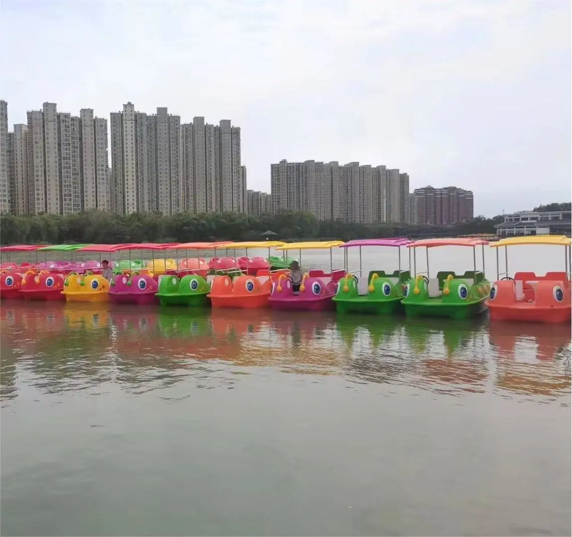 Good Quality Cheap Caterpillar Theme 6 Person Pedal Boat Water Boat