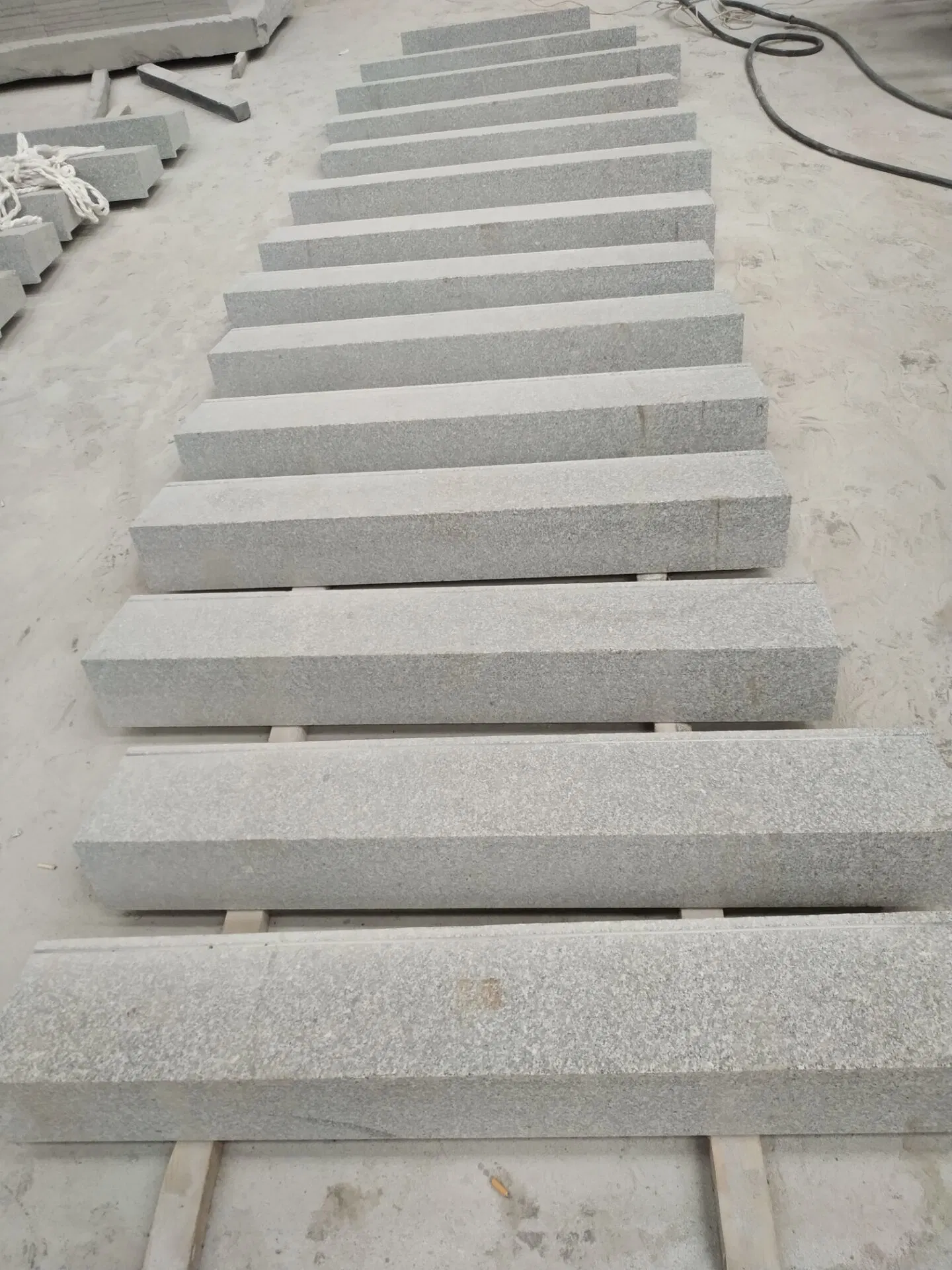 Bush-Hammered G603 Grey Granite Window Cills for Outdoor Garden Decoration