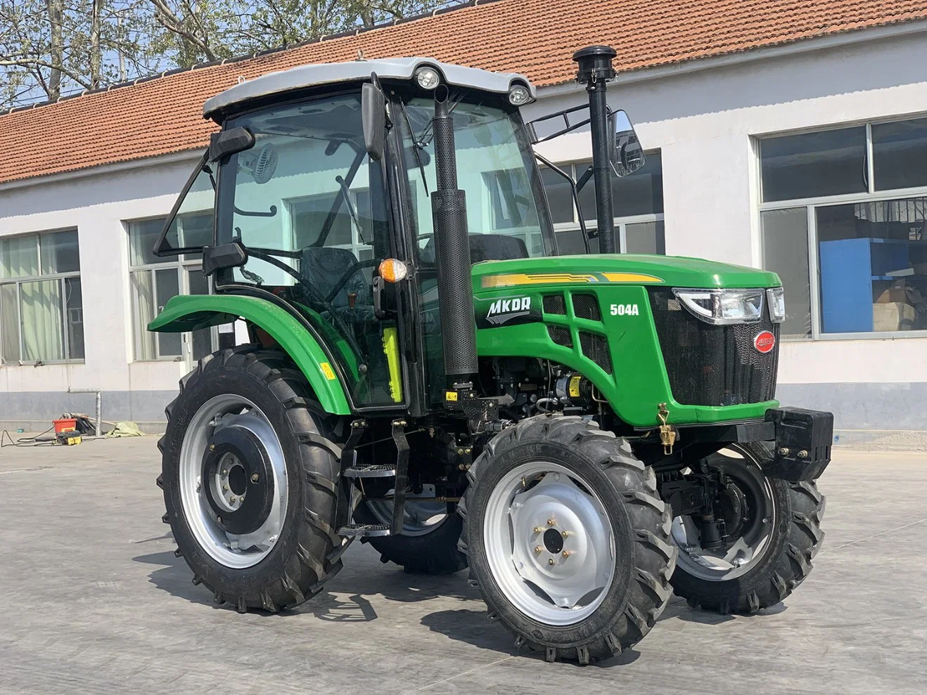 La mejor calidad de China y el bajo precio 50 HP Tractor agrícola Tractor compacto Mini Pequeño jardín ruedas arado con 50 HP60HP701CV80CV