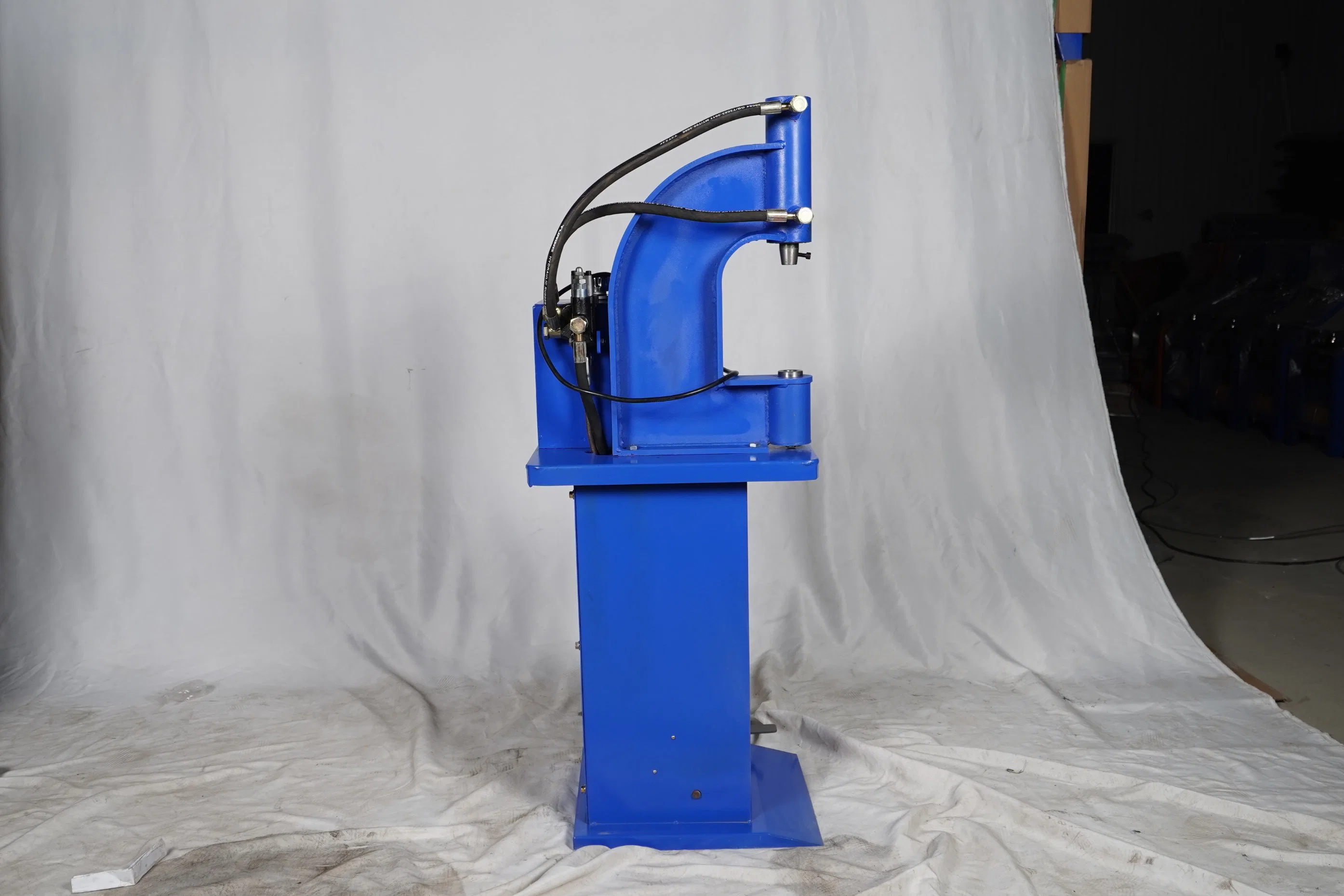 Convenient Vertical Riveting Machine for Truck Bus Engineering Vehicle Maintenance