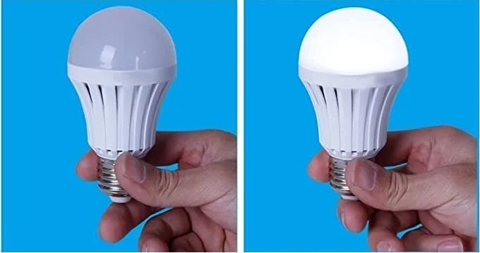 المصباح LED الأفضل مبيعًا في حالات الطوارئ E27 B22 Base 5W 7 واط مصباح LED LED بقوة 12 واط يعمل بالبطارية، مصباح LED للطوارئ قابل لإعادة الشحن