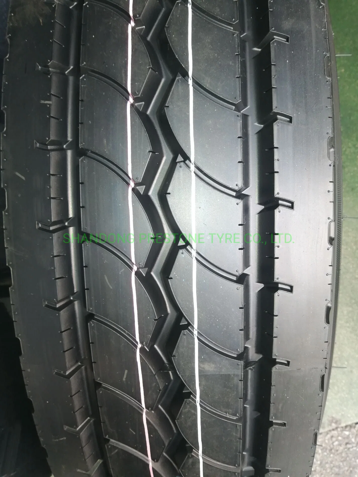 Buena calidad Precio barato Firemax Safecess Invovic Marca neumáticos para camiones TBR 315/80r22.5 385/65r22.5 12.00r24 11r22.5 13r22.5