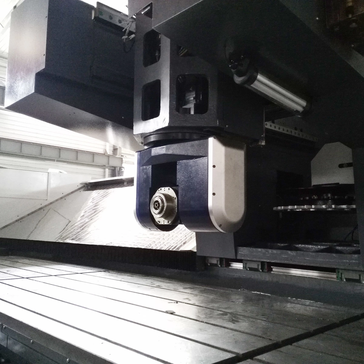 5 Axis Continuous and Simultaneous CNC Machining Center for Processing &#160; Multiple Cavity Parts and Ultra Thin Wall Frame Structure