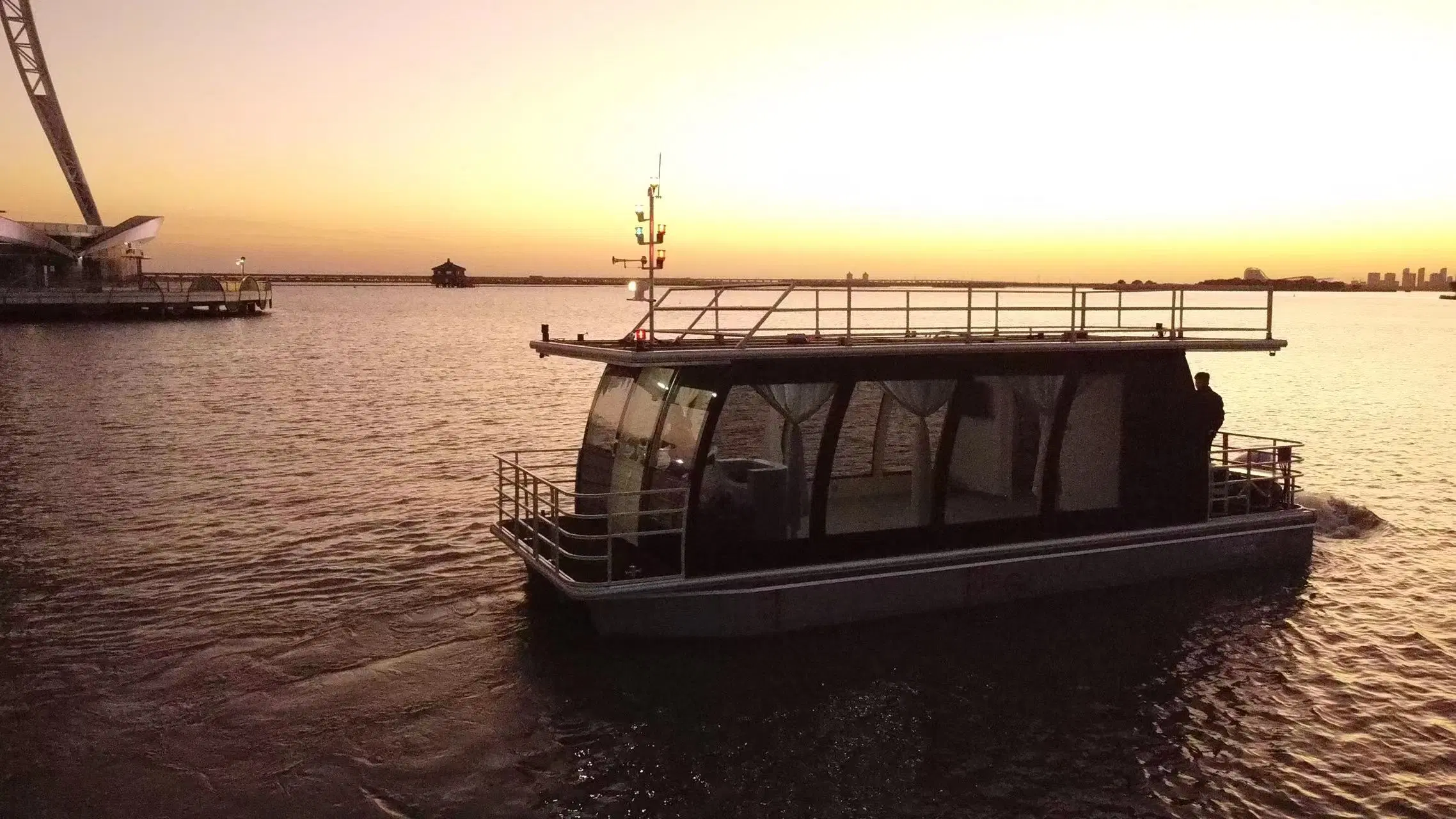 Mmelancho Aluminum Boat Houseboat with Rooftop Solar Panels