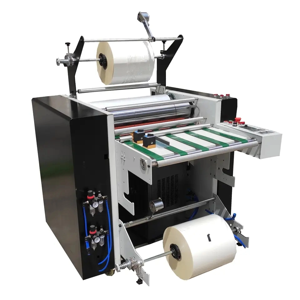 Máquina laminadora de papel con película de rollo térmico con rodillo de patrón grande, máquina laminadora con cortador