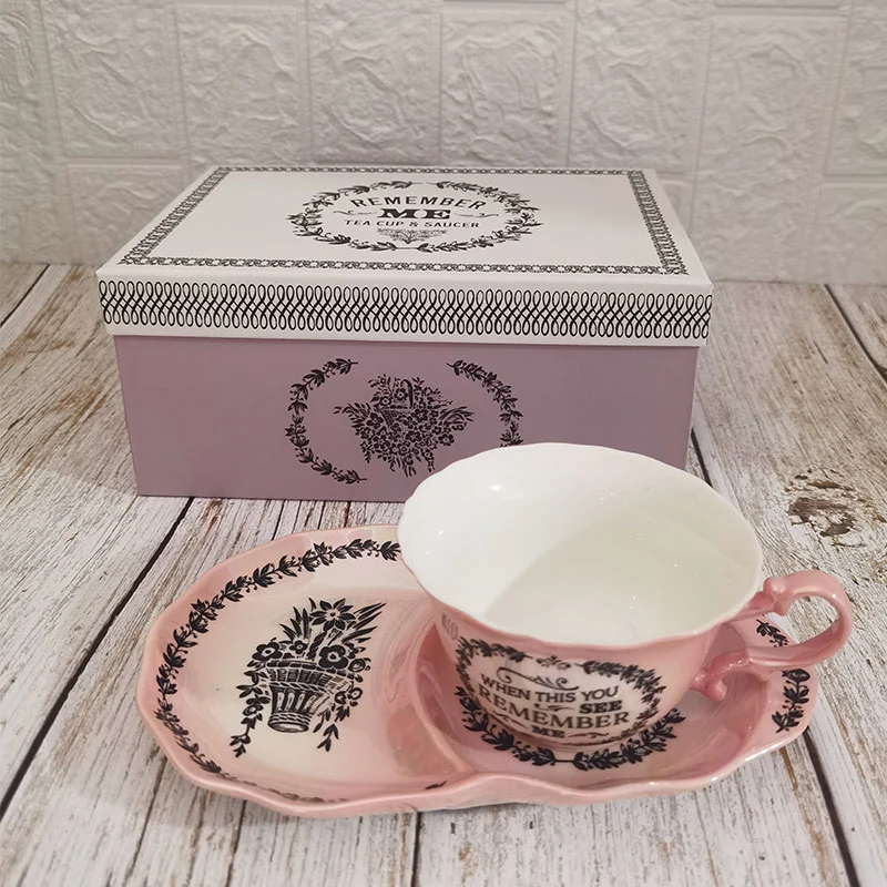 Fabrik Customized Keramik Pink Pearl Luster Glaze Tasse und Untertasse Set mit schwarzem Abziehbild Druck in Geschenkbox