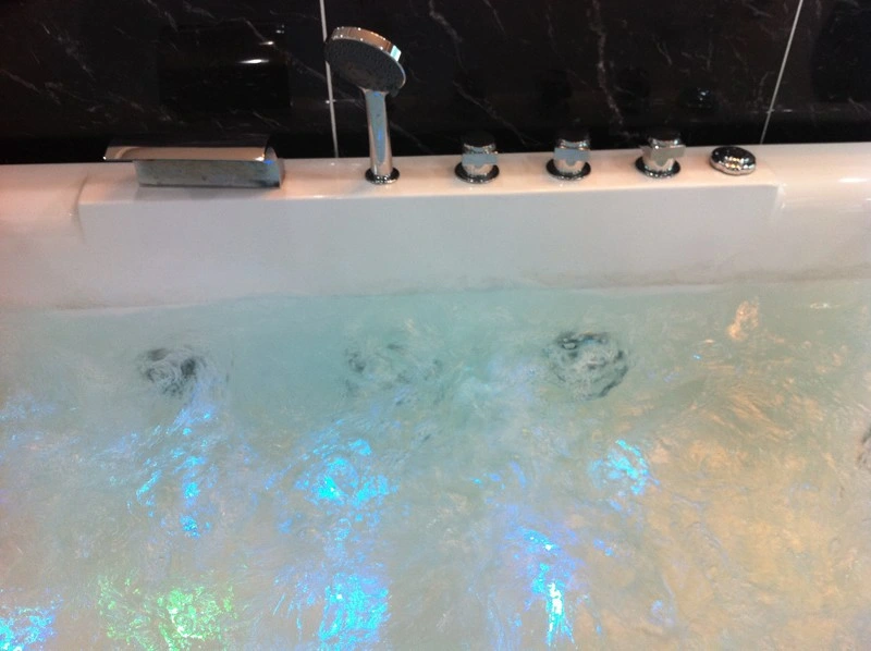 Hot Selling Vertical Bathtub/UK Bath/Japan Acrylic Massage Tub Customized LED SPA Indoor Hot Whirlpool Bathtubs