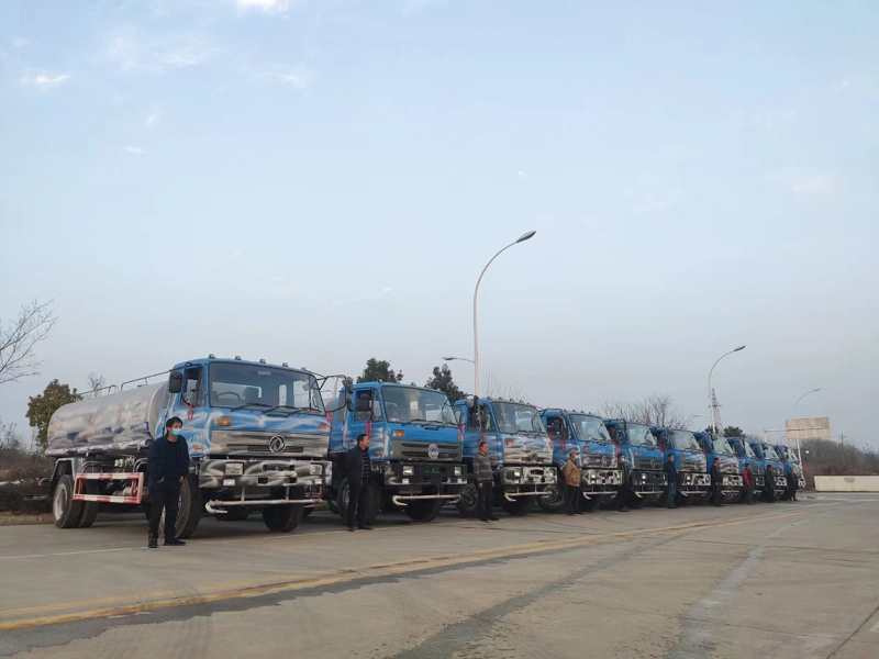 DFAC Dongfeng Cummins de 210 CV completo 4X4 de 16 de la rueda derecha cbm vehículos cisterna de agua