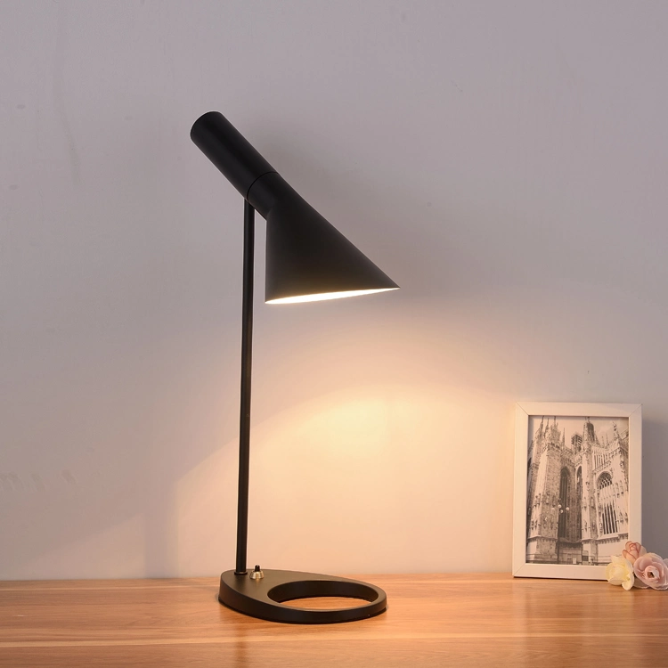 Europe Originality Style Black Decorative Desk Lamp Reading LED Table Lamp for Bedroom