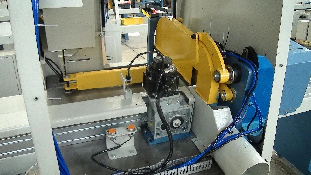 Advanced Siemens PLC Touch Screen Automatic Wooden Pallet Cross Cut-off Saw Machine