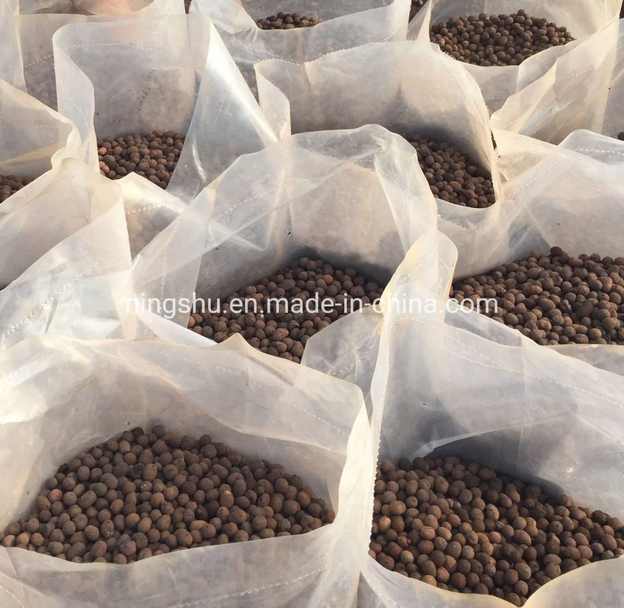 pH Neutral, Lightweight, Reusale Clay Pebbles for Hydroponics and House Plants