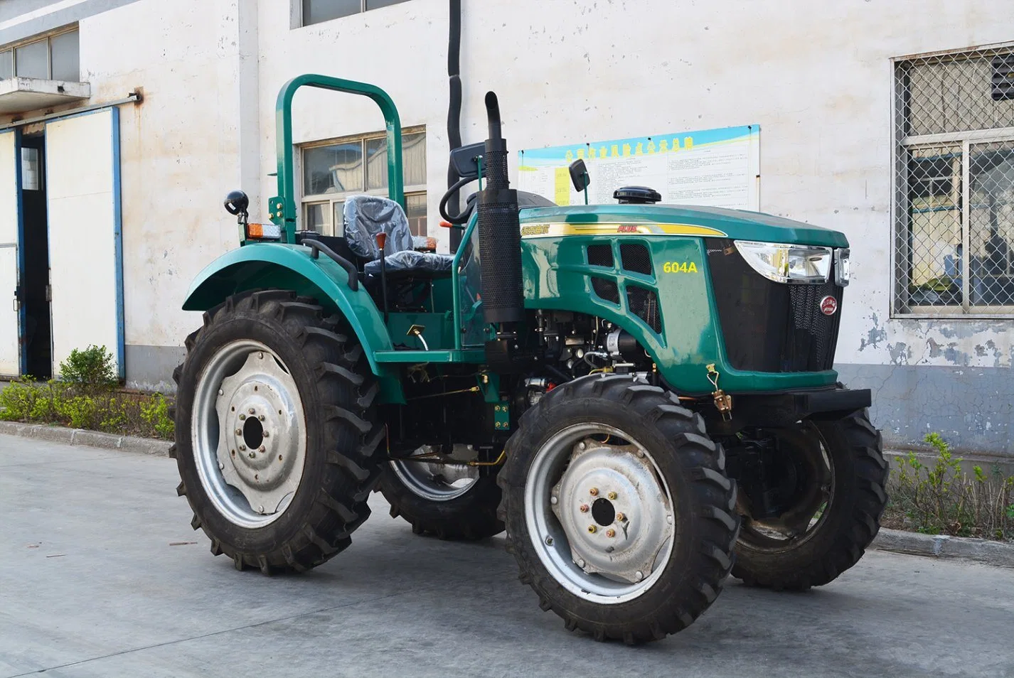 Green Hood Farm Greenhouse Agricultural Compact Tractor 4WD 60HP 70HP 80HP 90HP Power Tiller 604 704 804 904 with Color Can Be Customized