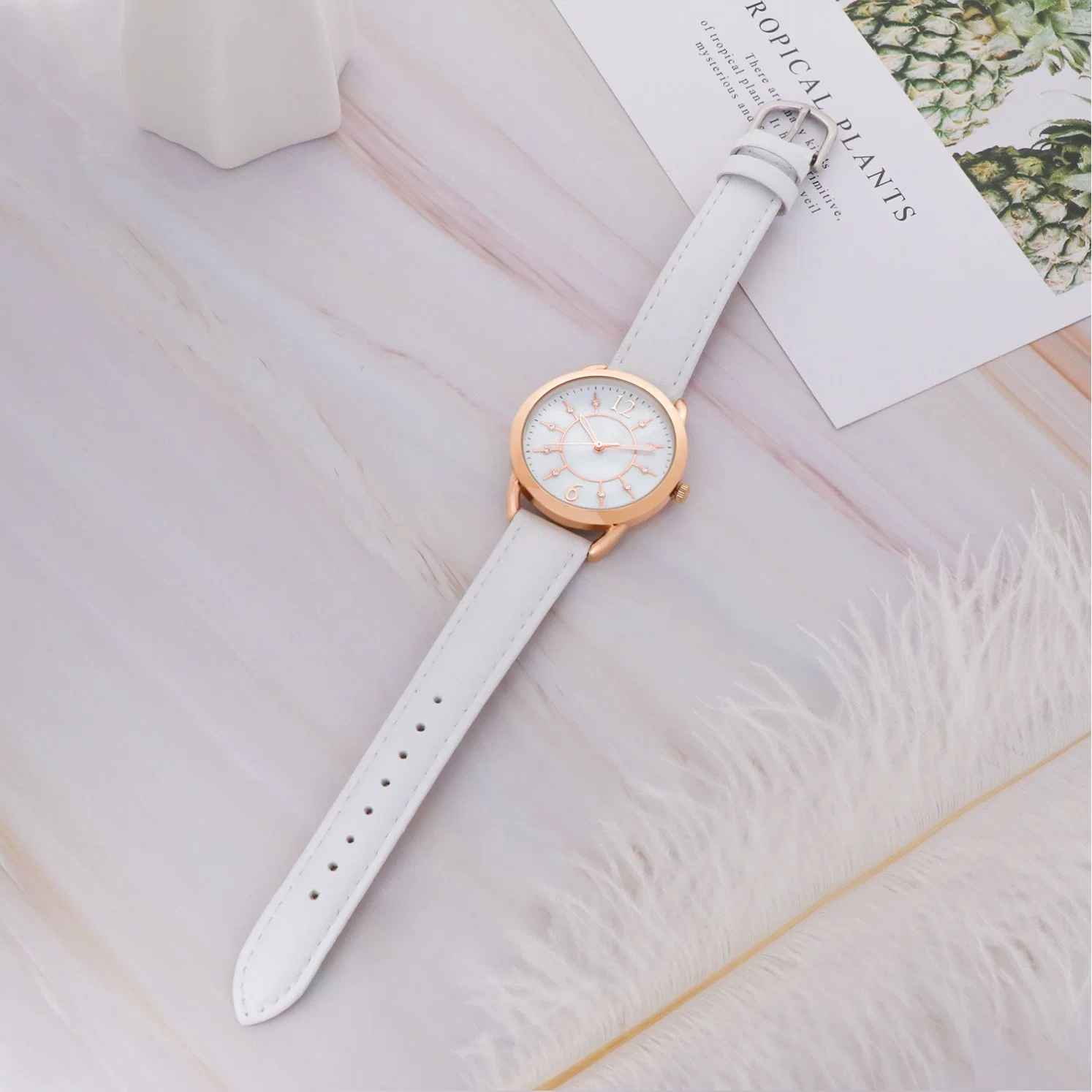 Conception personnalisée mouvement japonais Fashion montre-bracelet Bracelet en cuir en alliage de simples cas Quartz montres en acier inoxydable pour la femme