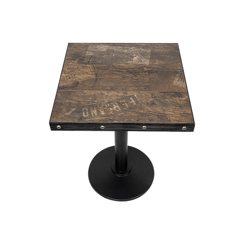 Un mobilier en bois Table Et Chaises Meubles de salle à manger