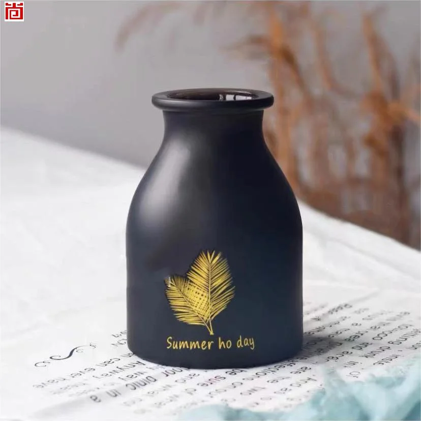 Elegant Black Golden Design Glass Flower Vase