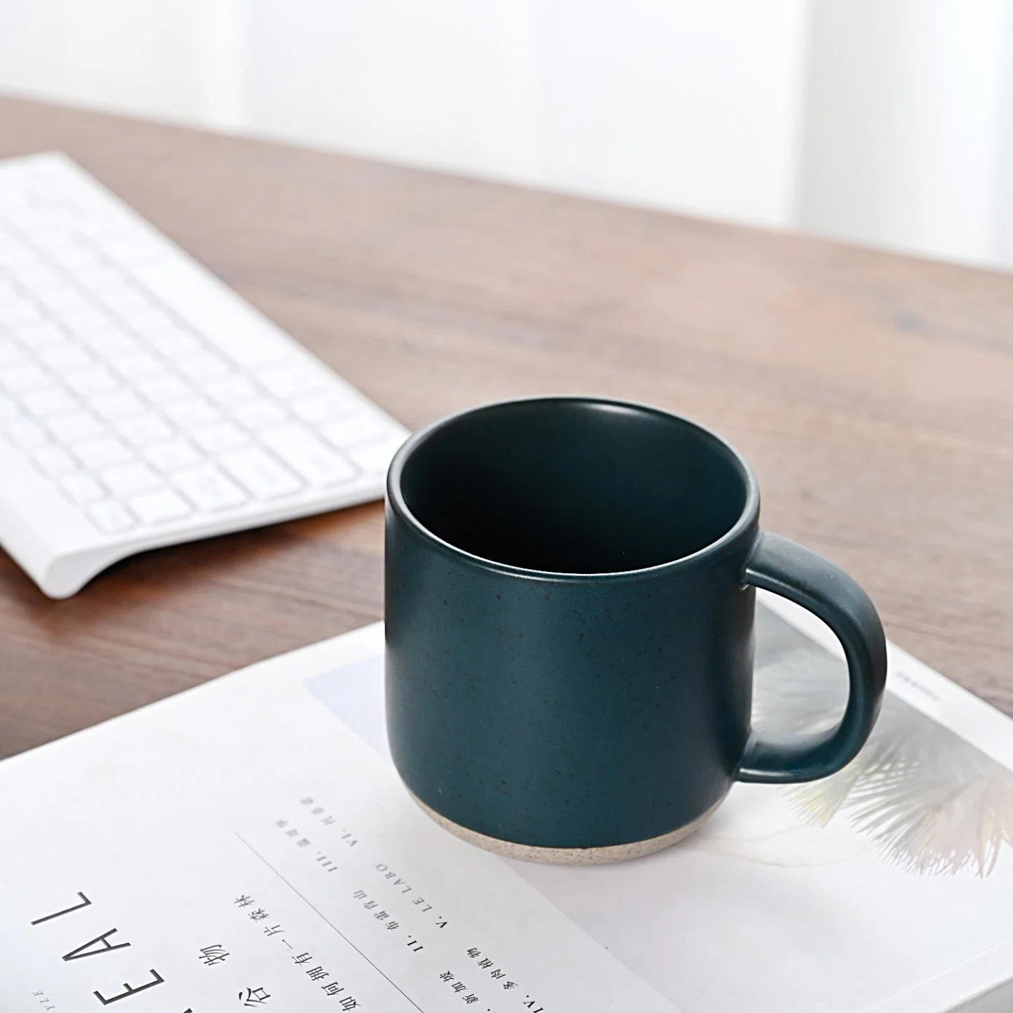 Tasse à thé en porcelaine nordique mate de 12 oz simple rond en céramique Sandy Tasse à café en eau avec poignée et perso., poterie à motif de moucheté Logo gravure laser fabriqué en Chine