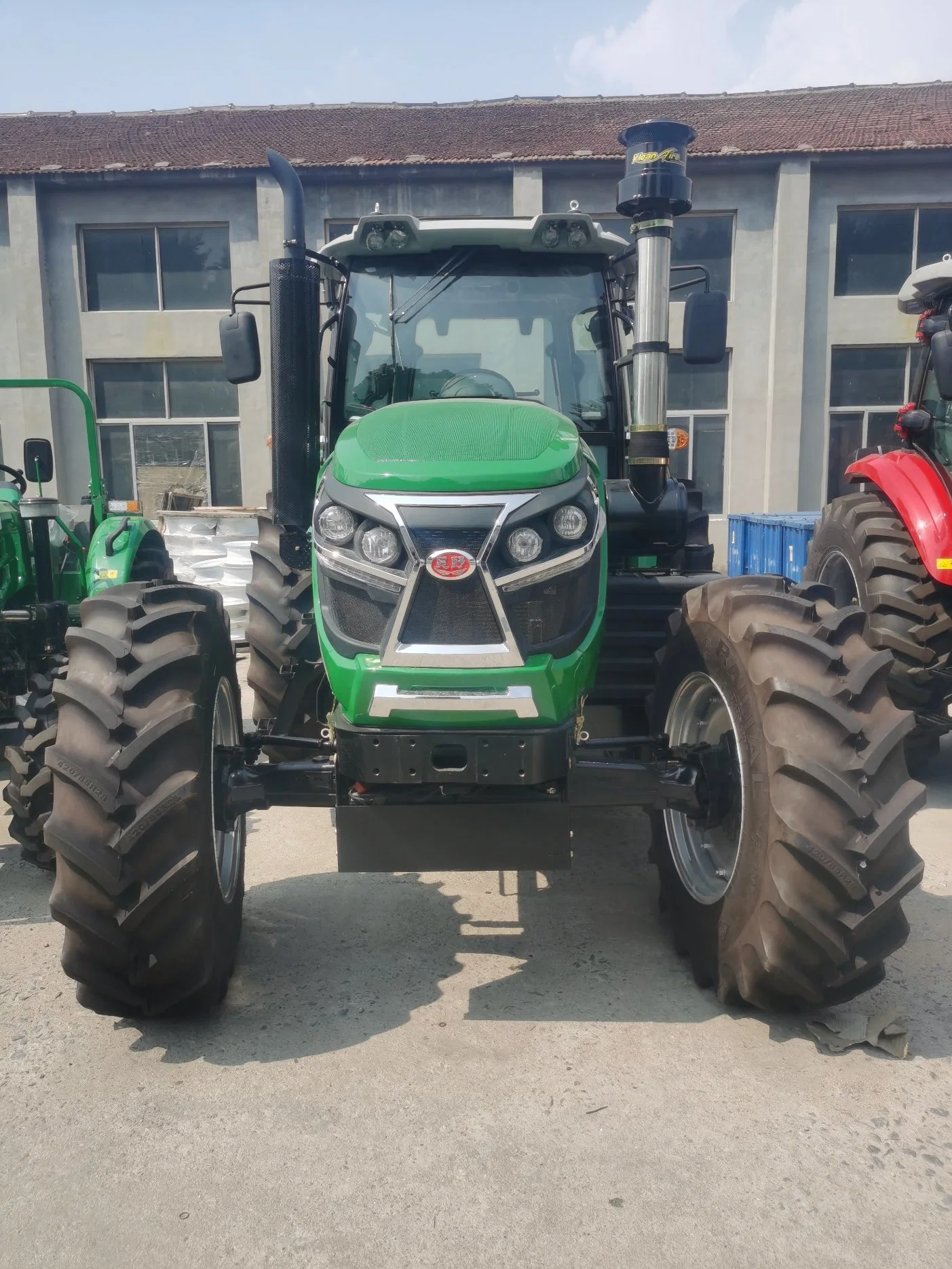 dB Heavy Duty Driven Tractor 4X4 200 Horse Power 210HP 220HP 200HP dB2004 Tractor Farm Use with Effective Gear Box