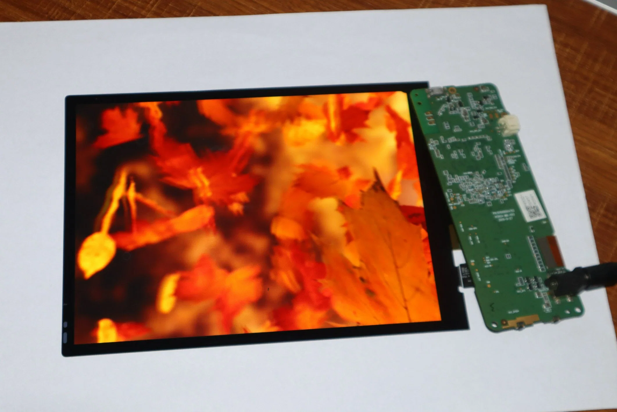 Se puede equipar un OLED flexible de 7,8 pulgadas con pantalla táctil