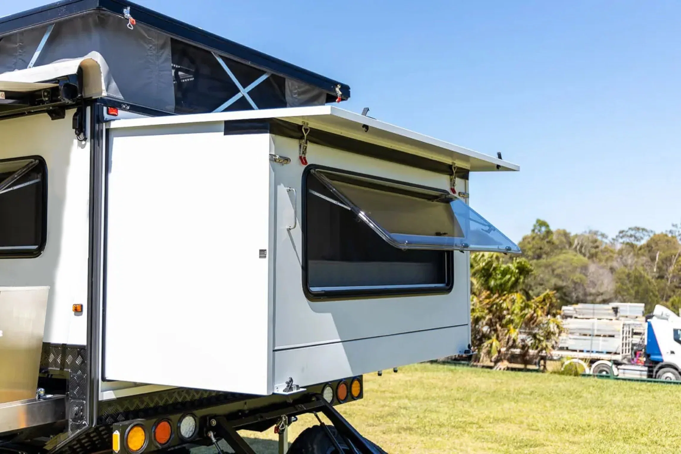 Caravana leve e leve, com design de reboque híbrido pop Top, para autocaravanas Van para 4 Pessoas