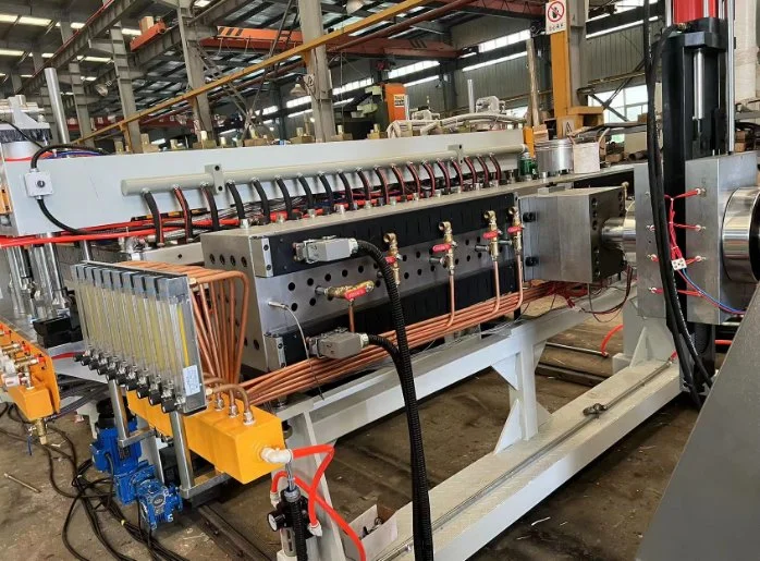 2800#AAA Single Extruded Hollow Plate Production Line