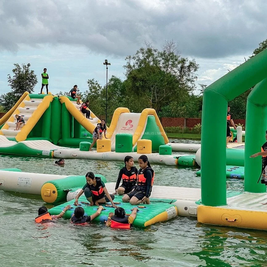 O Parque Aquático Inflável Bouncia para venda Parque Aquático Aqua parque de diversões para uso comercial