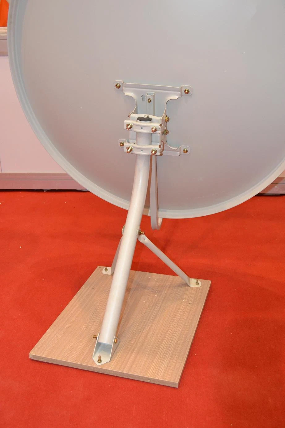 Offset Hotsales Ku100 Chinese Factory Good Quality Wall Mount Satellite Dish Antenna